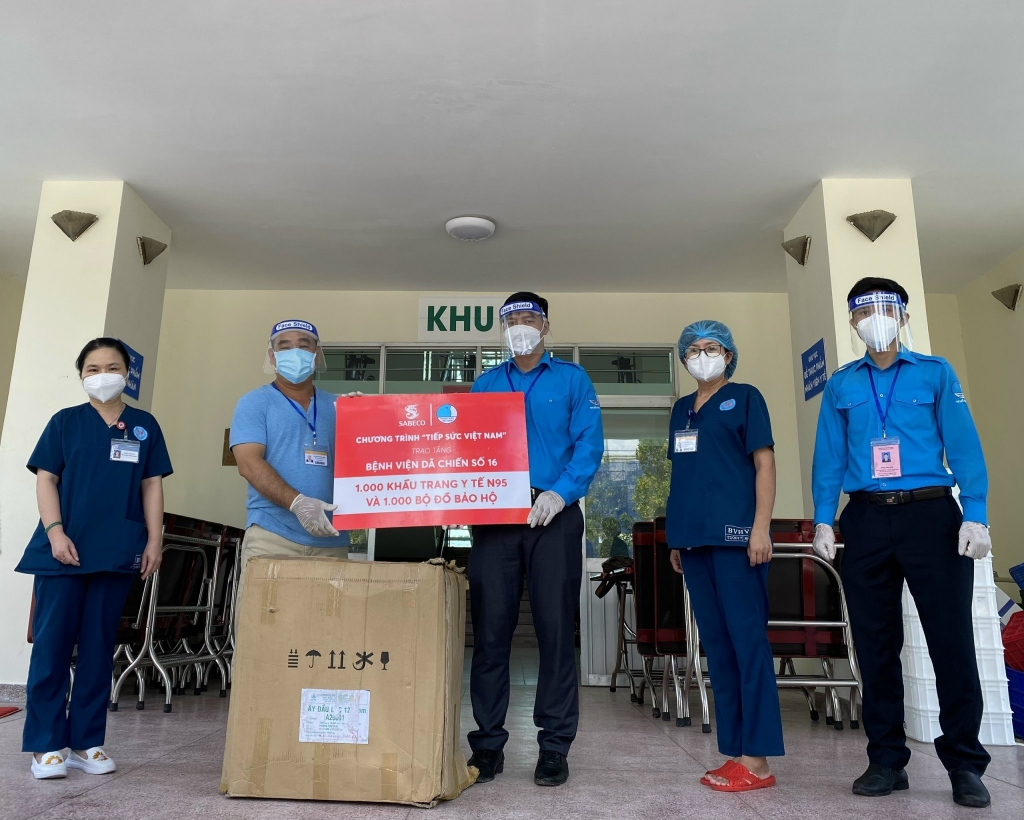 HCM_Chương trình Tiếp sức VN trao tặng Máy thở và Vật phẩm hỗ trợ cho Bệnh viện Nhiệt đới 2