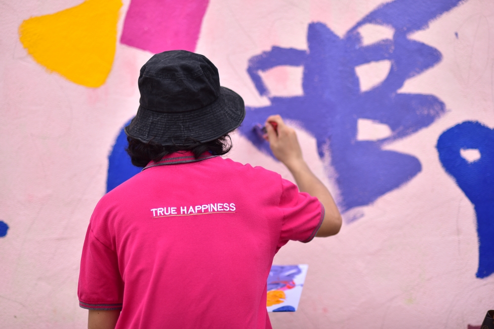 Học sinh TH School vẽ tranh tường, làm thiện nguyện tại vùng đất khó khăn nhất Nghệ An
