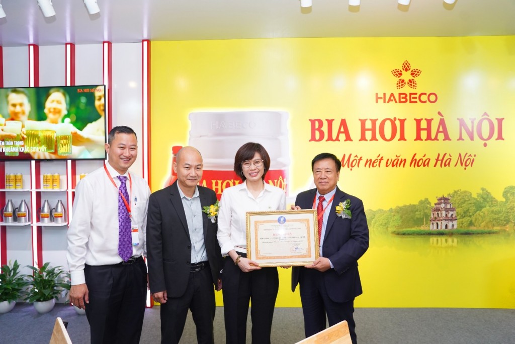 HABECO nhận bằng khen từ Hiệp hội Bia – Rượu – Nước giải khát Hà Nội