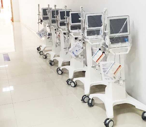 34 máy thở xâm lấn chức năng cao mà TH trao tặng tới ngành y tế sẽ góp phần điều trị tích cực và cứu sống các bệnh nhân Covid-19 nặng.