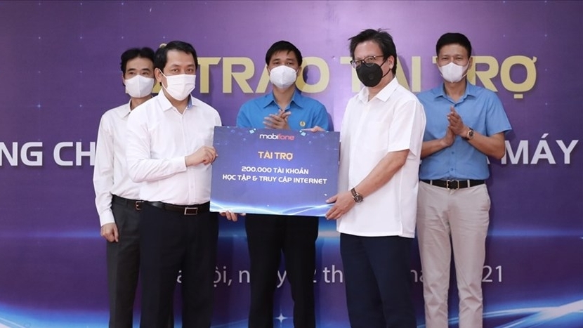 200.000 tài khoản học tập và truy cập Inernet: Tiếp sức cho các em trên con đường học tập