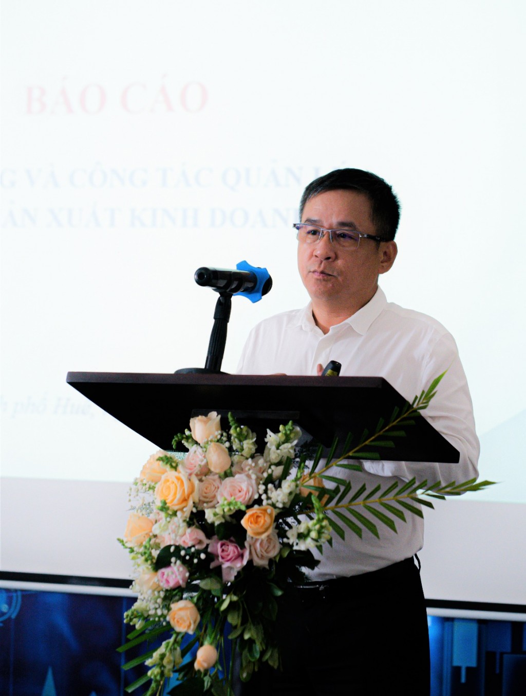 Ông Hoàng Việt Dũng – Phó Giám đốc Công ty Kinh doanh Sản phẩm khí đại diện PV GAS trình bày tại Hội thảo.