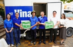 Vinamilk tiếp tục hỗ trợ người dân sau bão lũ