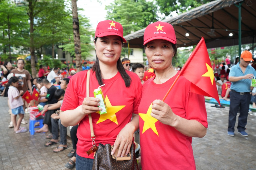 Vinamilk góp nụ cười, thêm dinh dưỡng phục vụ bà con và lực lượng A80