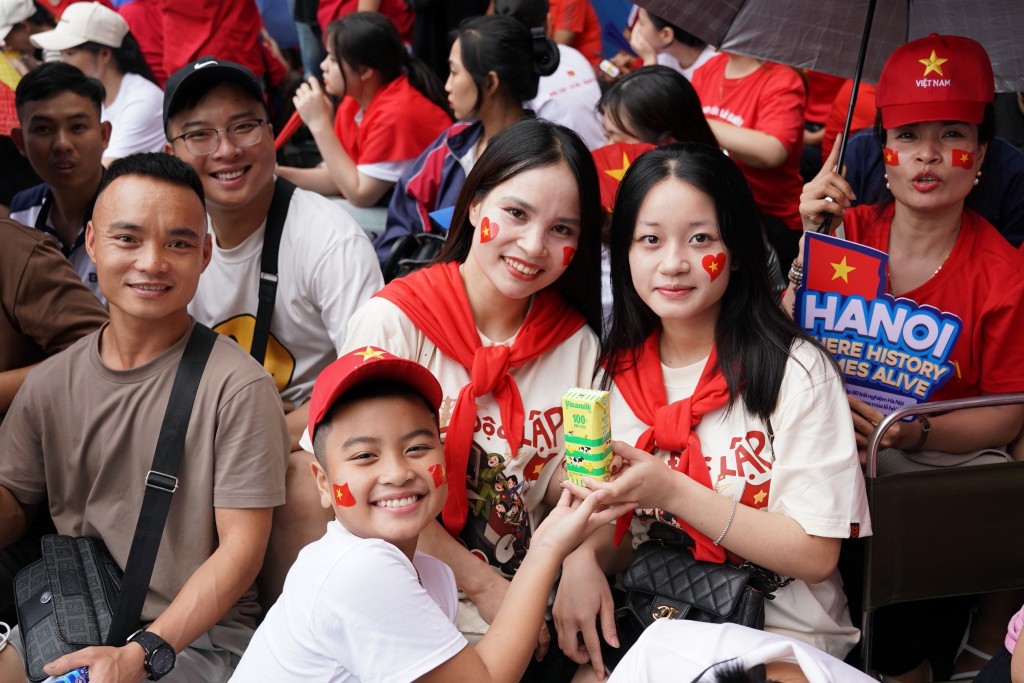 Gần 1 triệu sản phẩm dinh dưỡng bao gồm các dòng sữa tươi tiệt trùng như ít đường, không đường, dừa, chuối, cao đạm ít béo (Vinamilk, Vinamilk Green Farm,); sữa thực vật từ hạt và đậu nành cao canxi, nước trái cây rau củ Susu, nước dừa tươi, nước dừa tắc,