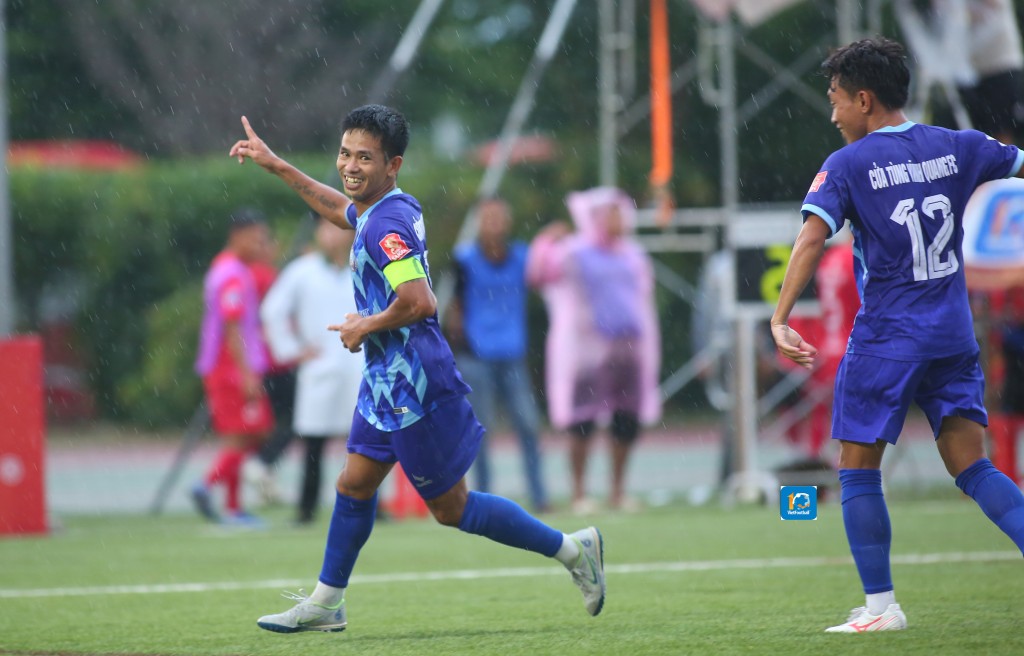 Cầu thủ Cửa Tùng Vĩnh Quang Quảng Trị ghi bàn thắng Cầu thủ Cửa Tùng Vĩnh Quang Quảng Trị ghi bàn thắng