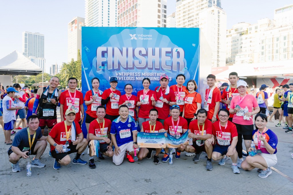 Gần 50 nhân viên từ Tổng công ty Cổ phần Bia - Rượu - Nước giải khát Sài Gòn (SABECO) hứng khởi tham gia giải chạy VnExpress Marathon Nha Trang 2023, nâng cao tinh thần rèn luyện thể dục thể thao