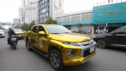 Xe chở “vàng” khuấy động đường phố Sài Gòn, mang Vạn Sự Hoàng Kim đến cho các đối tác