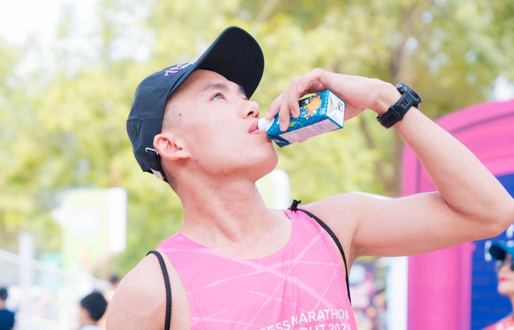 Vinamilk tài trợ “132 kg đạm*” cho 11.000 runner VnExpress Marathon Hà Nội