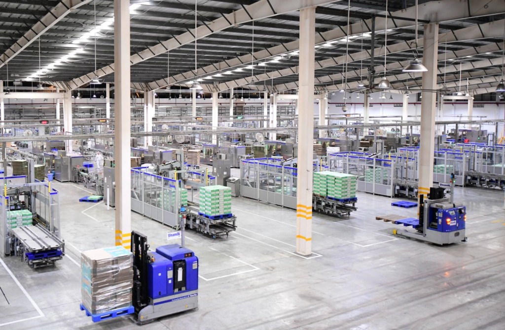 Vinamilk đã khánh thành hai “siêu nhà máy” hiện đại bậc nhất khu vực vào năm 2013 - cột mốc quan trọng đưa ngành sữa Việt Nam vươn tầm thế giới, khẳng định năng lực sản xuất và tiêu chuẩn công nghệ quốc tế