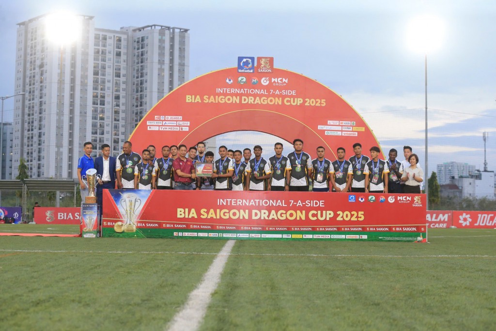 Đội tuyển Thái Lan lội ngược dòng thắng Giải quốc tế 7 người Bia Saigon Dragon Cup 2025