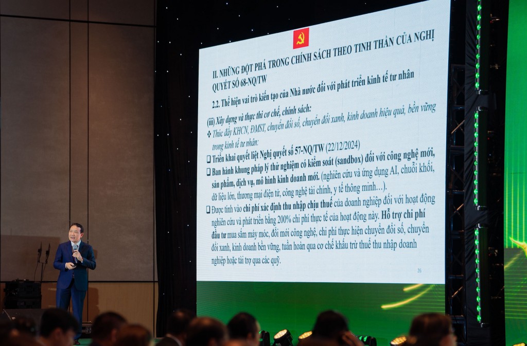 Ông Nguyễn Hồng Sơn - Phó Trưởng Ban Chính sách Chiến lược Trung ương phát biểu về những đột phá chính sách để phát huy tiềm lực khu vực tư nhân, thúc đẩy tăng trưởng bền vững