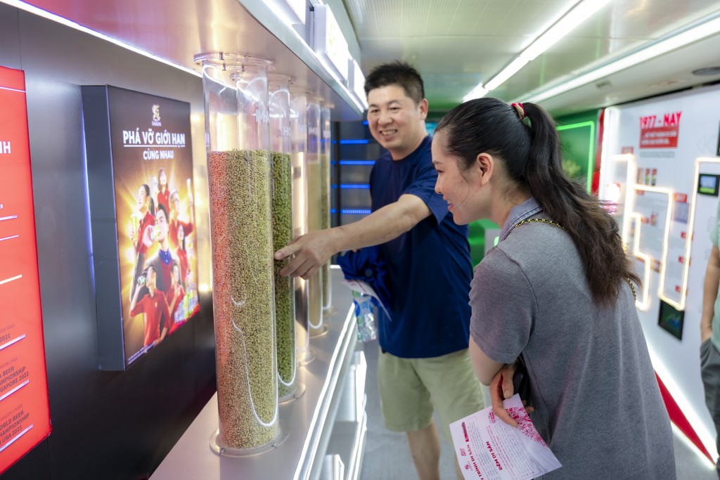 Người dân Đắk Lắk tham gia trải nghiệm các khu vực trưng bày trong _Hành Trình Di Sản__(1)