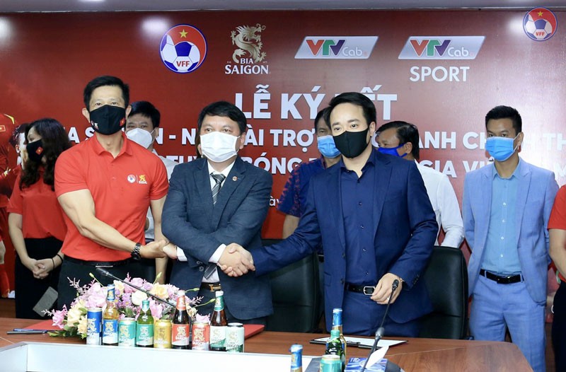 Bia Saigon sẽ là nhà tài trợ độc quyền trong ngành bia của các đội tuyển bóng đá quốc gia Việt Nam, gồm đội tuyển bóng đá nam quốc gia, đội tuyển bóng đá nữ quốc gia và đội tuyển bóng đá nam U22/23/Olympic, trong các hoạt động thi đấu trong nước và quốc t