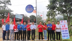 Những tuyến đường quê rực sáng mừng Đại hội Đoàn