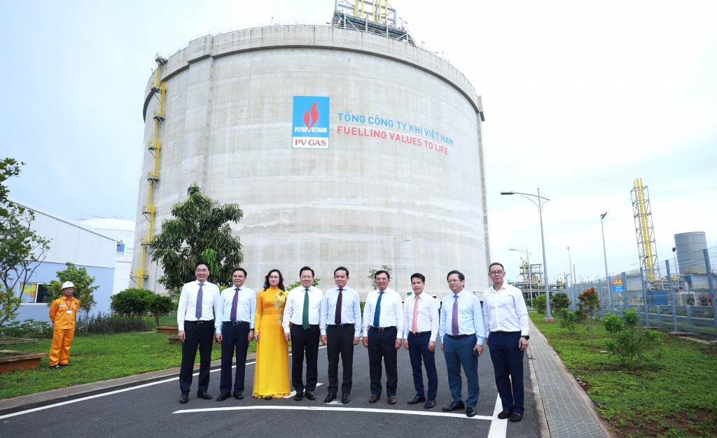 Đoàn đại biểu tham quan Kho LNG 1MMTPA Thị Vải.