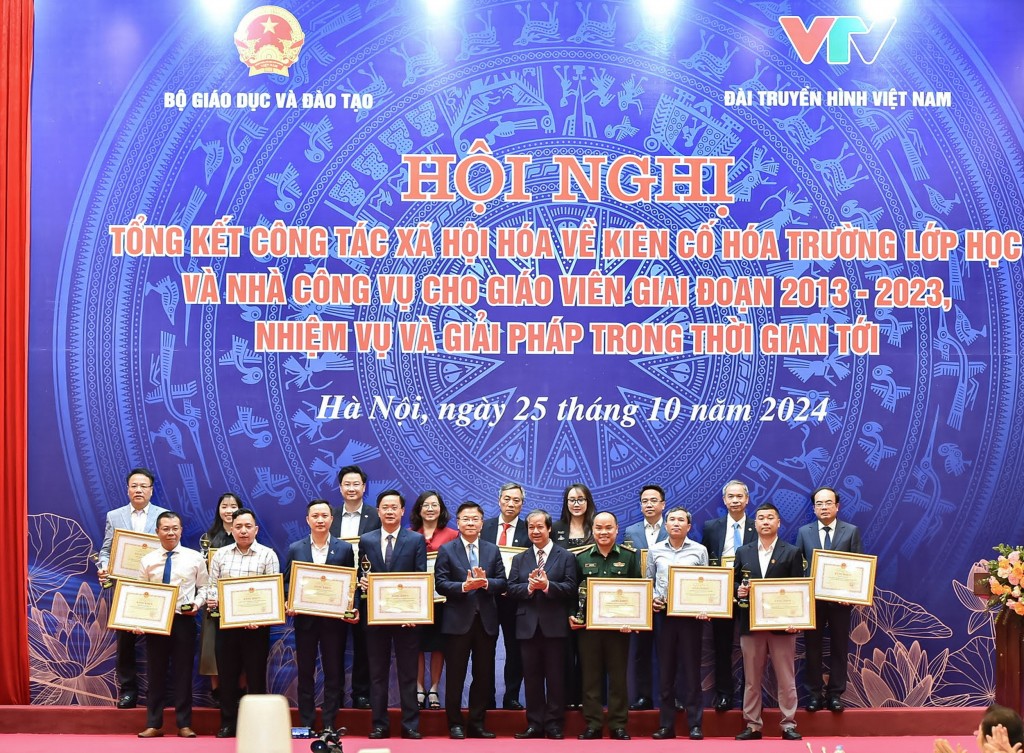 Tôn vinh các doanh nghiệp tích cực đóng góp trong giai đoạn 2013 - 2023