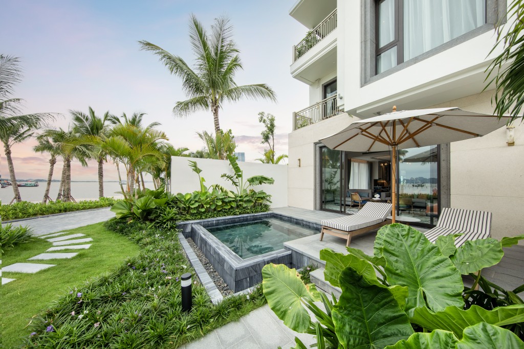 “Ốc đảo thiên đường” Lagoon Residences với hệ tiện ích cảnh quan tươi xanh đang dần thành hình bên vịnh Hạ Long.