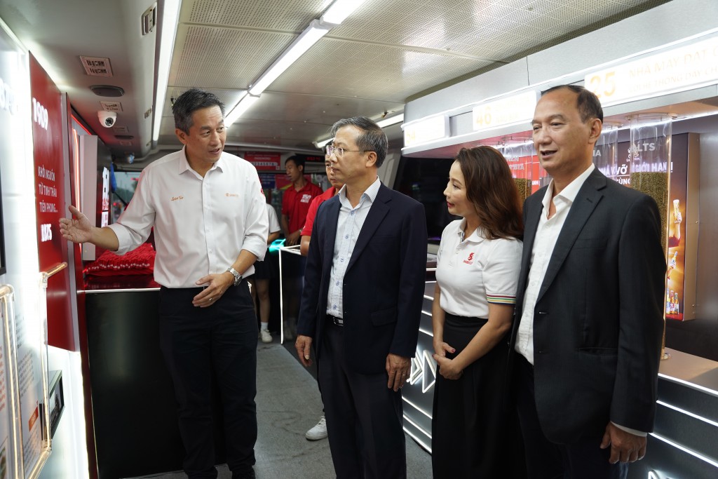 Đại diện lãnh đạo tỉnh Nghệ An tham quan, tìm hiểu về hoạt động Hành Trình Di Sản của SABECO