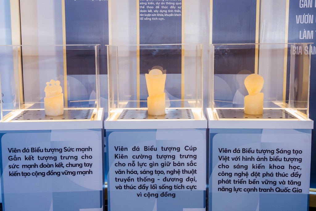 Bộ sưu tập Viên Đá Biểu Tượng được làm từ bia Sài Gòn đại diện cho 6 lĩnh vực của giải thưởng