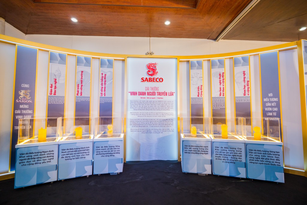 Khu vực giới thiệu về 6 lĩnh vực của giải thưởng Vinh Danh Người Truyền Lửa trong chuỗi hoạt động của chiến dịch