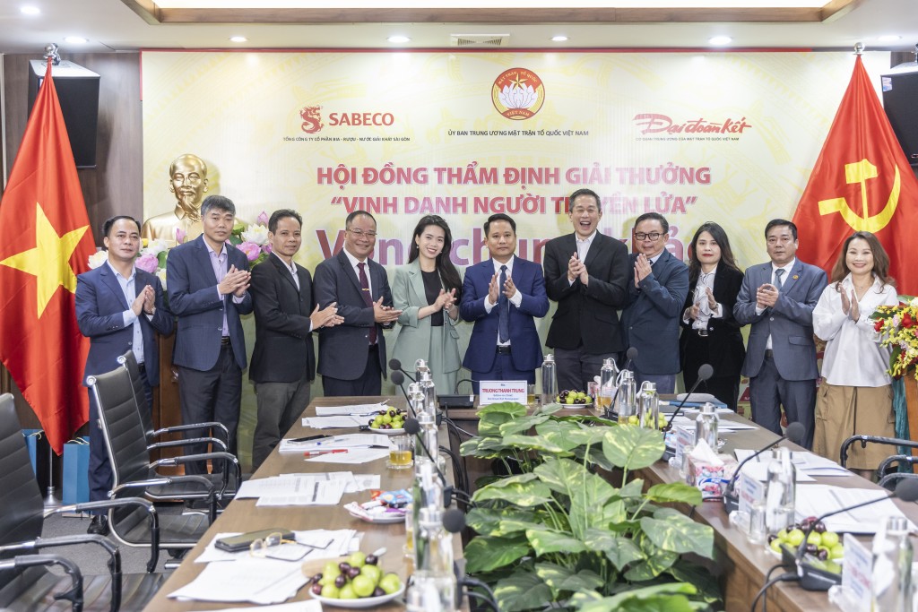 Hội đồng bình chọn Giải thưởng “Vinh danh Người truyền lửa” bắt đầu hành trình chọn ra 15 gương mặt tinh hoa