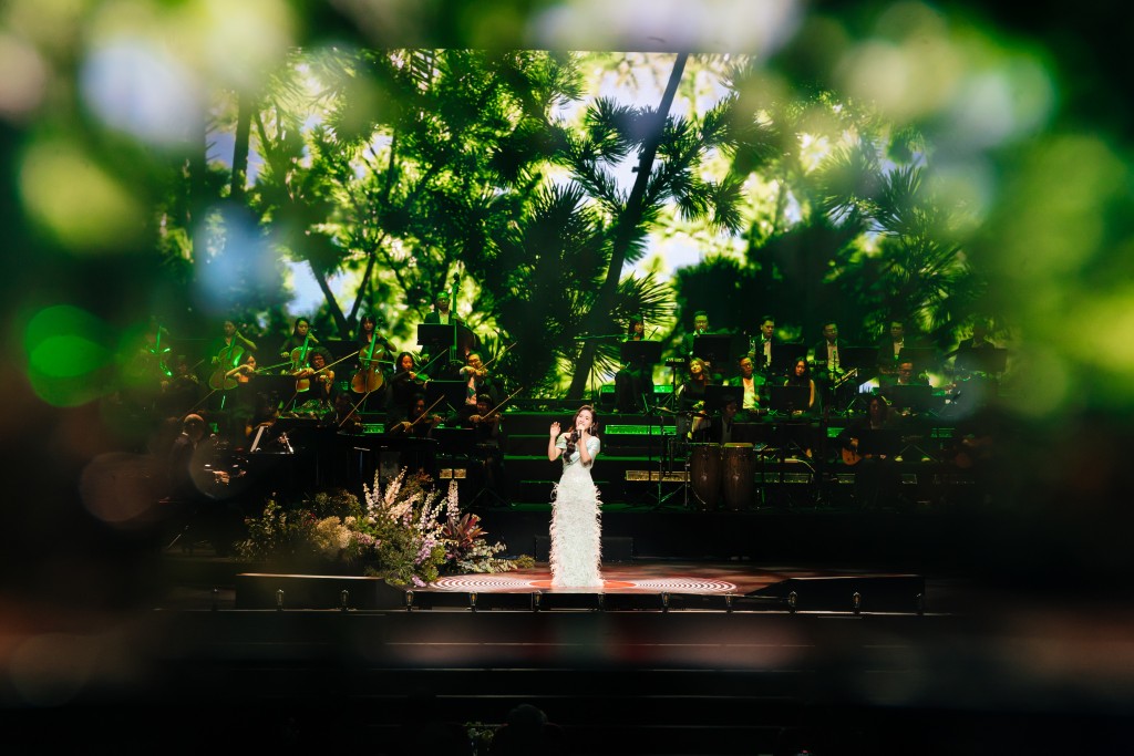 Chuyện của Thanh Xuân Vol.2 – Mùa Đẹp Nhất mang đến tiêu chuẩn âm thanh – kỹ thuật hàng đầu Việt Nam, tạo cảm hứng để các nghệ sĩ thăng hoa cảm xúc trên sân khấu. Ảnh: Ca sĩ Thùy Chi Chuyện của Thanh Xuân Vol.2 – Mùa Đẹp Nhất mang đến tiêu chuẩn âm thanh – kỹ thuật hàng đầu Việt Nam, tạo cảm hứng để các nghệ sĩ thăng hoa cảm xúc trên sân khấu. Ảnh: Ca sĩ Thùy Chi