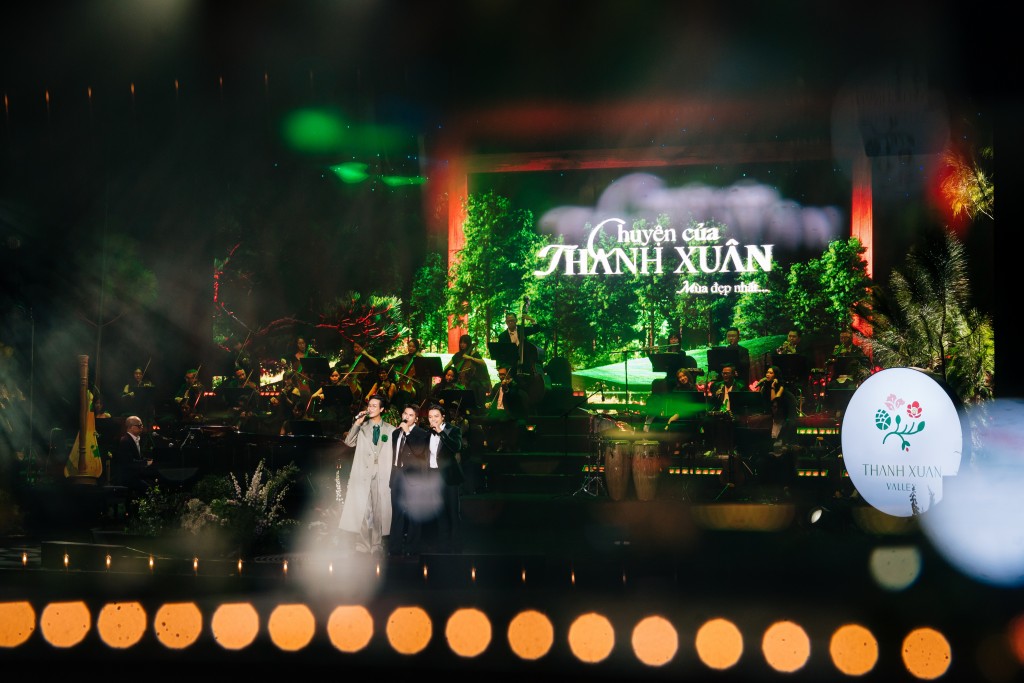 Chuyện của Thanh Xuân lôi cuốn khán giả đến những phút cuối cùng bởi chất lượng nghệ thuật và giá trị cảm xúc khác biệt. Ảnh: Màn kết bùng nổ trong “Chuyện của Thanh Xuân Vol.2” khi Quốc Thiên – Lân Nhã – Hà An Huy cùng hòa giọng trong “Mãi Mãi”. Chuyện của Thanh Xuân lôi cuốn khán giả đến những phút cuối cùng bởi chất lượng nghệ thuật và giá trị cảm xúc khác biệt. Ảnh: Màn kết bùng nổ trong “Chuyện của Thanh Xuân Vol.2” khi Quốc Thiên – Lân Nhã – Hà An Huy cùng hòa giọng trong “Mãi Mãi”.