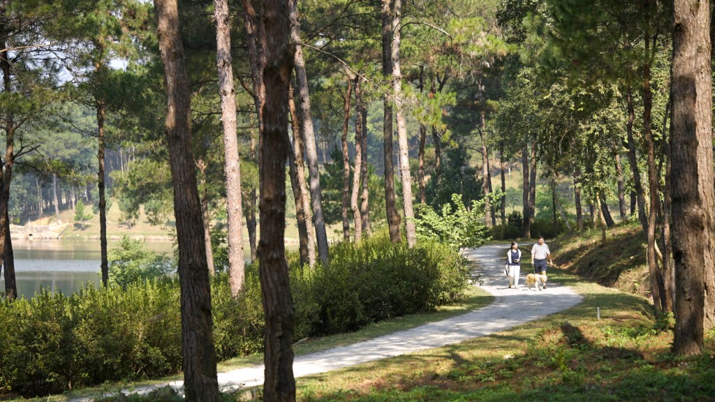 “Sống khỏe” giờ đây là một lối sống toàn diện, gắn liền với môi trường sống lành mạnh, thói quen tốt và sự hỗ trợ y tế sát sao. Ảnh chụp tại Thanh Xuan Valley. “Sống khỏe” giờ đây là một lối sống toàn diện, gắn liền với môi trường sống lành mạnh, thói quen tốt và sự hỗ trợ y tế sát sao. Ảnh chụp tại Thanh Xuan Valley.