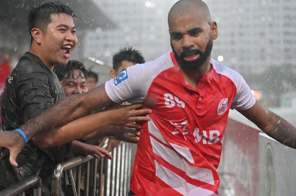 Thiên Khôi FC vượt nắng, thắng mưa tiến vào trận chung kết