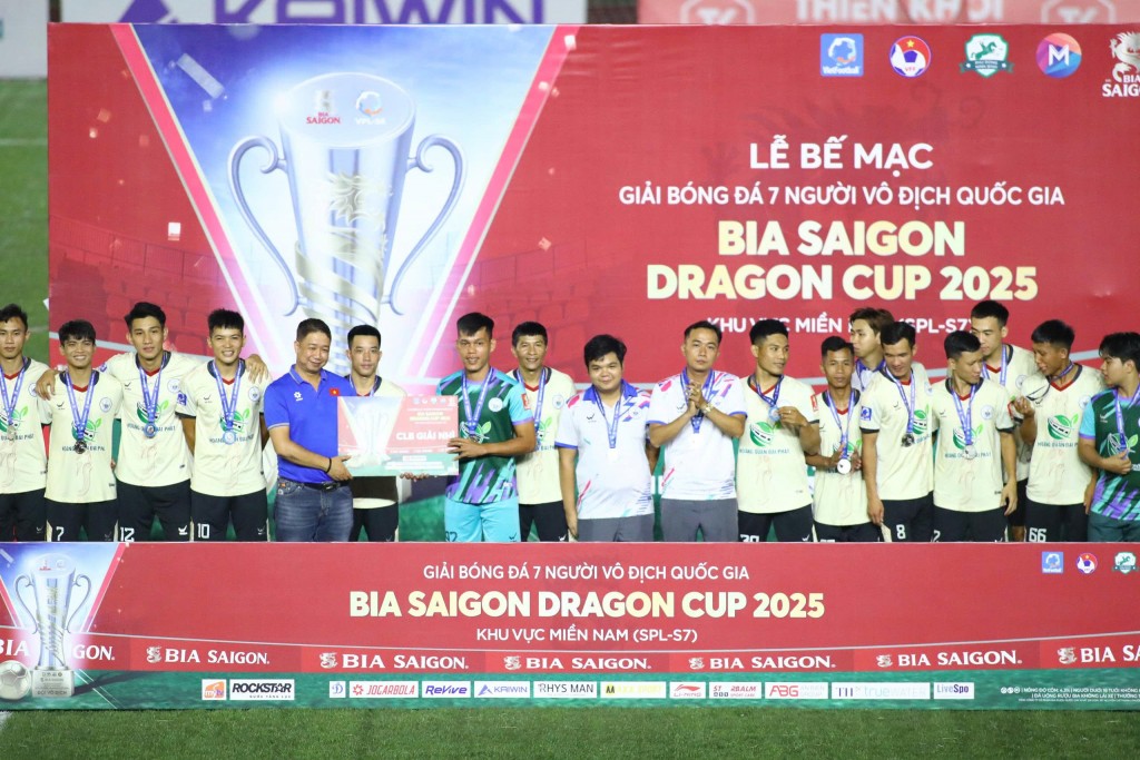 36 Hoàng Nông Thảo Vy đăng quang thuyết phục tại khu vực miền Nam