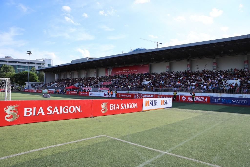 Những chàng trai sân 7 cầm hoà ấn tượng trước các ngôi sao bóng đá Việt