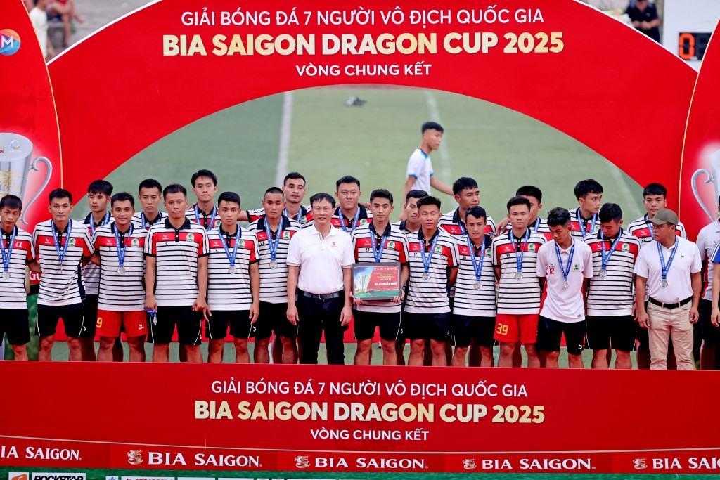 Thiên Khôi FC lần đầu bước lên ngôi vương Giải bóng đá 7 người VĐQG Bia Saigon Dragon Cup 2025