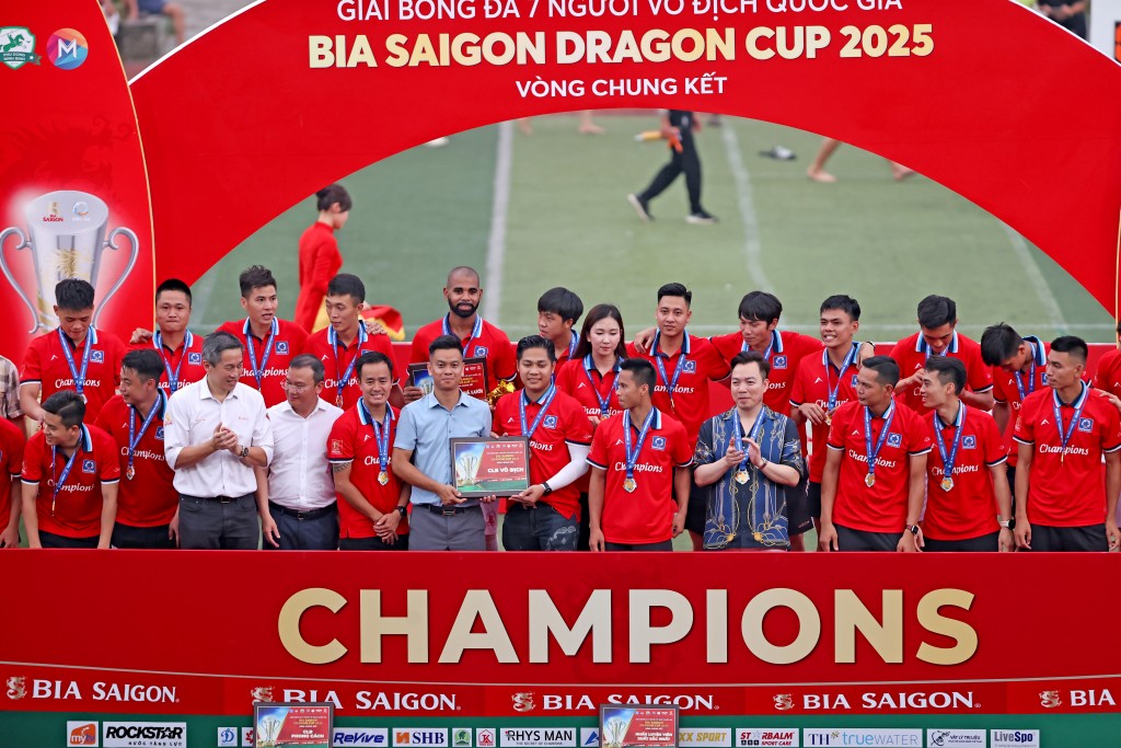 Thiên Khôi FC lần đầu bước lên ngôi vương Giải bóng đá 7 người VĐQG Bia Saigon Dragon Cup 2025