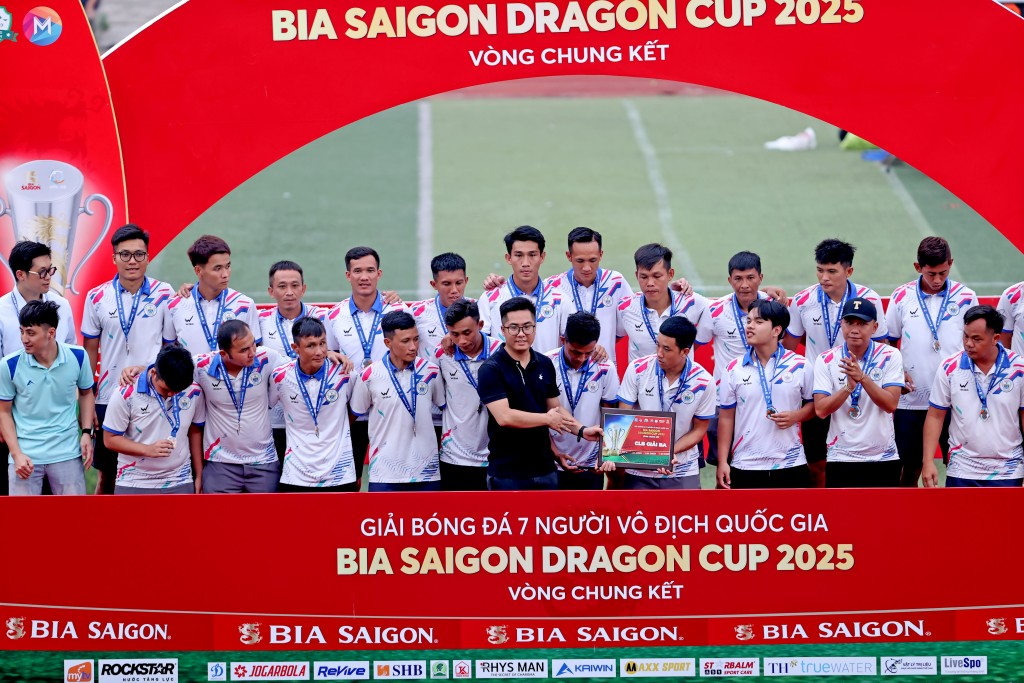 Thiên Khôi FC lần đầu tiên bước lên ngôi vô địch Giải bóng đá 7 người VĐQG Bia Saigon Dragon Cup 2025