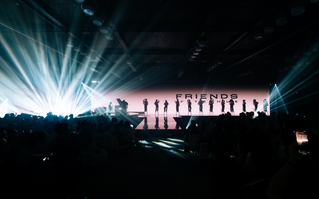 Tinh thần Friends of the House được tái hiện từ không gian sự kiện đến những màn trình diễn nghệ thuật.