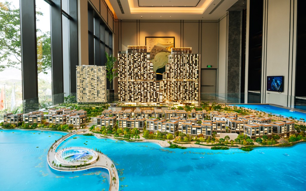 Lần đầu tiên sa bàn tổ hợp Marina Bayfront District và Aria Bay được giới thiệu. Với quy mô tới 28m², sa bàn tích hợp công nghệ LED ấn tượng, trở thành tâm điểm của không gian sự kiện.