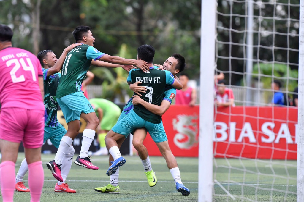MyMy FC biến Đại Từ thành những nhà cựu vô địch sau khi đánh bại đại diện HPL trên loạt luân lưu MyMy FC biến Đại Từ thành những nhà cựu vô địch sau khi đánh bại đại diện HPL trên loạt luân lưu