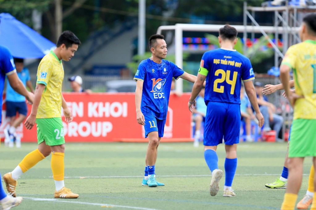 Vàng Phú Quý - EOC (Xanh) trở thành đội bóng đầu tiên nhận vé xuống hạng tại HPL-S12 Vàng Phú Quý - EOC (Xanh) trở thành đội bóng đầu tiên nhận vé xuống hạng tại HPL-S12