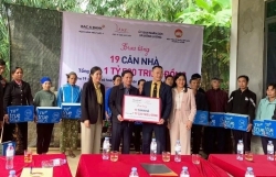 bac a bank cung quy vi tam voc viet trao tang 20 ngoi nha dai doan ket