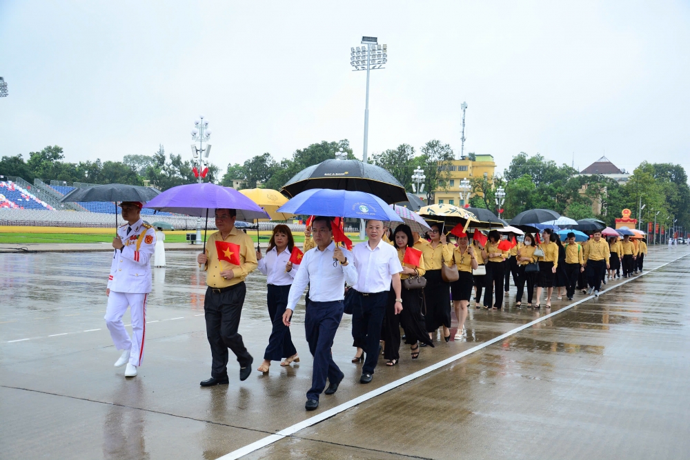 Người Bắc Á viếng Lăng, báo công dâng Bác nhân kỷ niệm 80 năm Quốc khánh 2/9