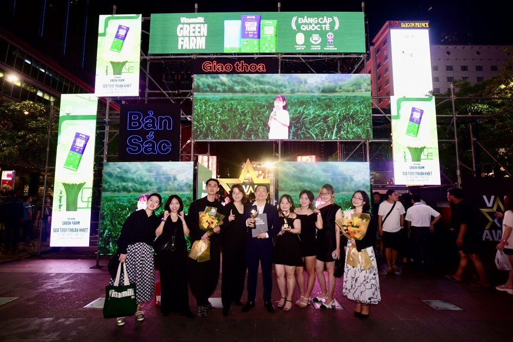 Bà Mai Kiều Liên được vinh danh Lãnh đạo truyền cảm hứng sáng tạo tại Vạn Xuân Awards 2025