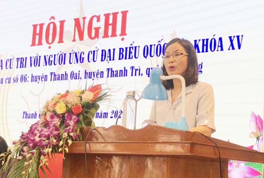 Ứng cử viên Lê Thị Thu Trang trình bày chương trình hành động