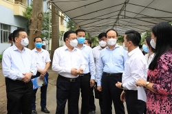 bi thu thanh uy ha noi dinh tien dung phai thuong ton phap luat trong phong chong dich