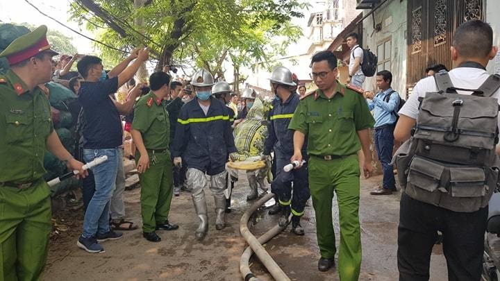 Cận cảnh vụ cháy tại Trung Văn khiến 8 người chết và mất tích