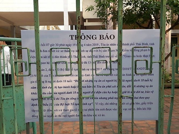 dam o tap the nu sinh nguyen pho phong canh sat kinh te linh 3 nam tu