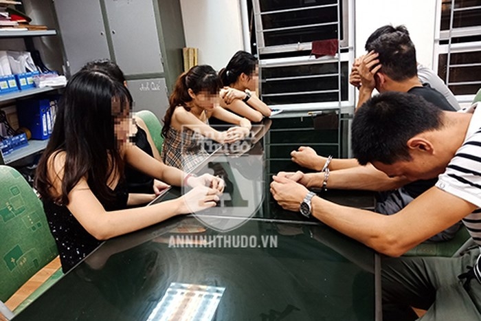 Hà Nội: Bắt quả tang nhiều nam thanh nữ tú sử dụng ma túy trong nhà nghỉ