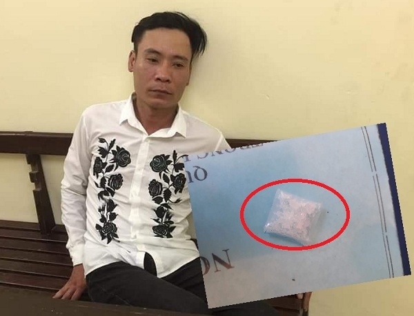 Hà Nội: Đi xe máy biển số giả, mua ma túy đá gặp ngay chốt 141