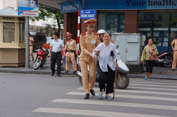 tap huan ky nang giao tiep ung xu voi nguoi dan cho csgt ha noi