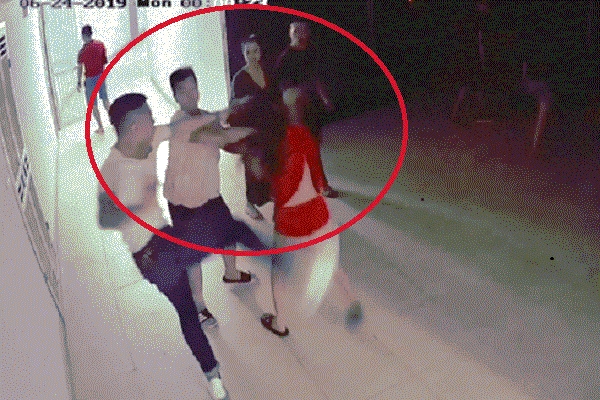 Cô gái bị nhóm người lạ mặt hành hung tại nhà riêng